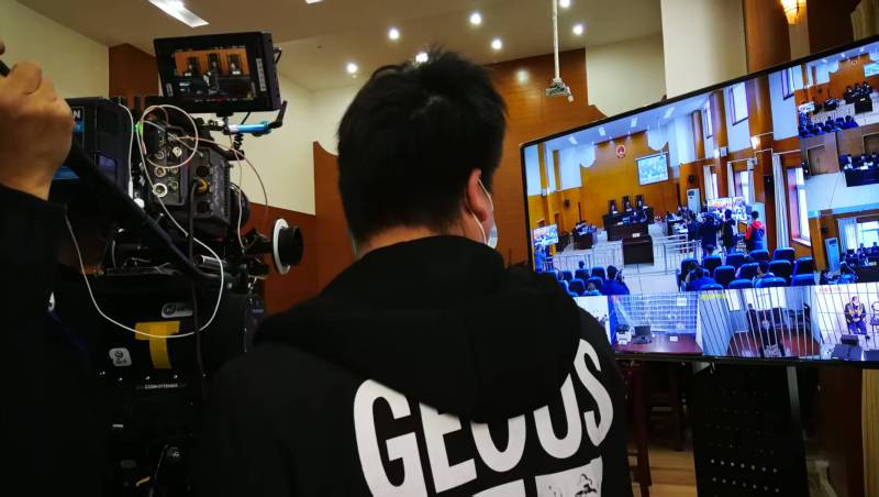AI生成VS人工创意——兴义市广告片拍摄公司的技术浪漫主义实践